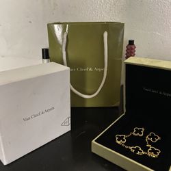 VANCLEEF BLACK BRACELET 