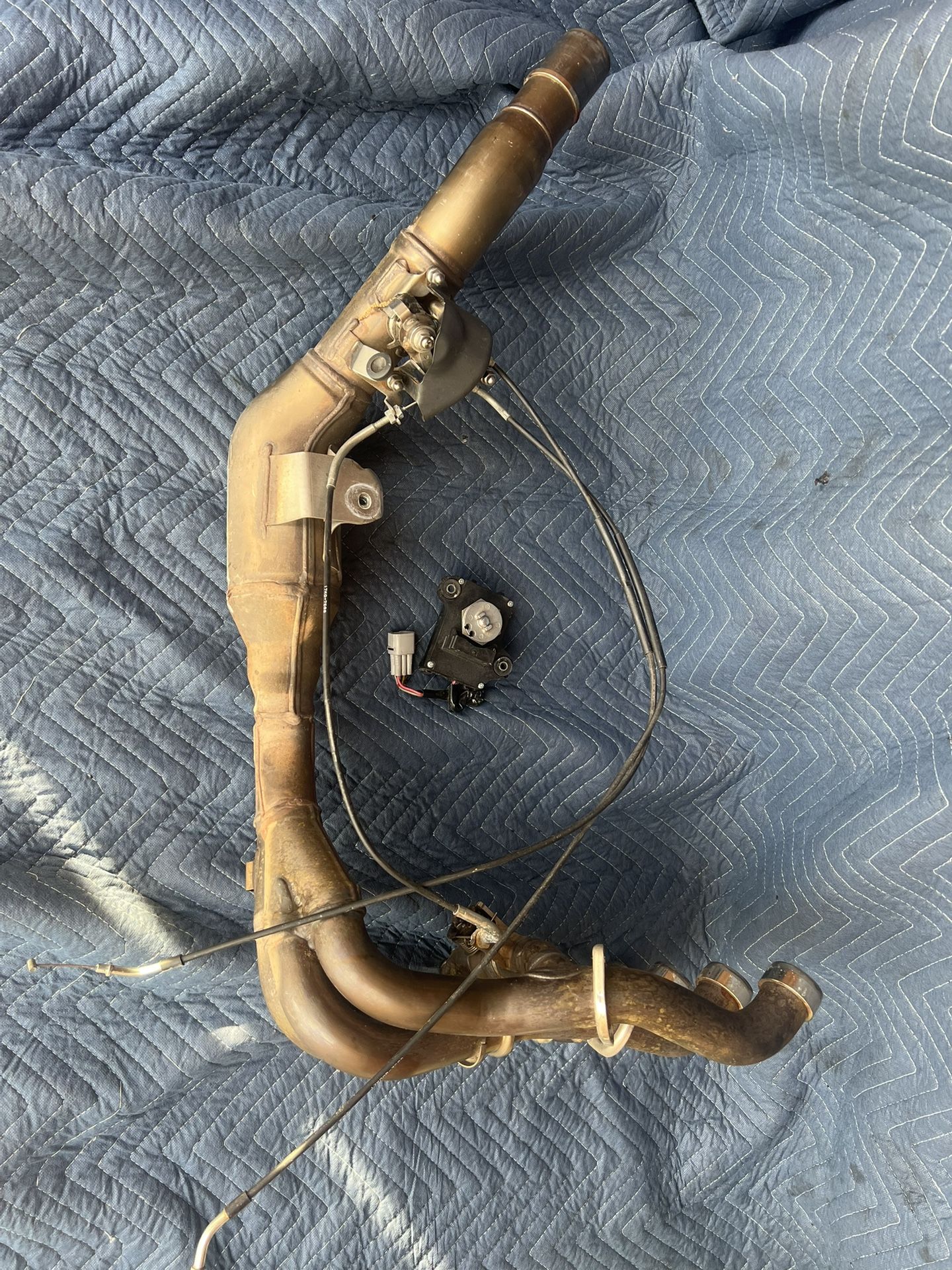 2017-2024 Suzuki gsxr 1000 exhaust with servo motor. $250