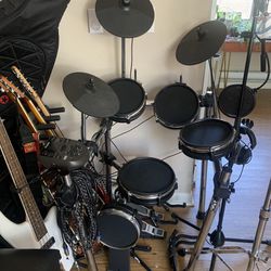 Alesis Mesh Full Kit Drum Set