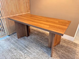 Dining table for 4-6 people