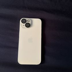 iPhone 15 128GB 