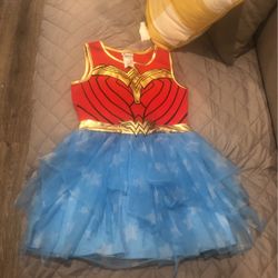 Wonder Women Size  M  7/8