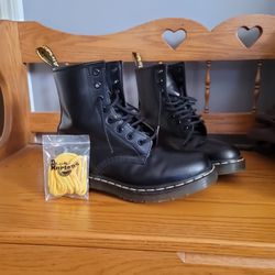 Doc Martens Classic Black Leather Boots