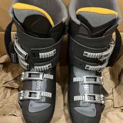 Salomon Man’s Ski Boots size 29