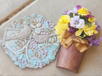 X2 GOLD METAL POCKET PLANTER RIBBON BOW PANSY FLORAL VASE FLOWER ARRANGEMENT WALL DECOR GARDEN STEPPING STONE WALL PLAQUE PICTURE ART CARDINALS BIRD