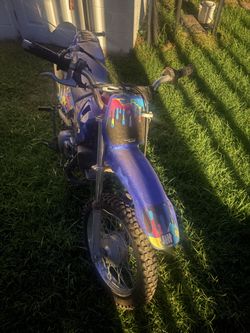Yamaha TT-R90 dirt bike