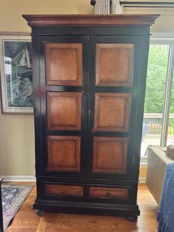 Armoire/Media Center