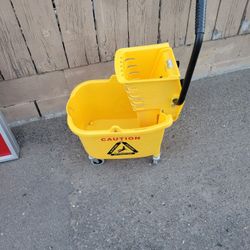 Mop Bucket w/ Wringer