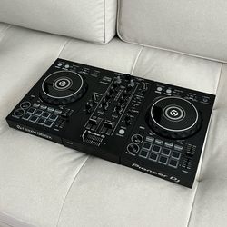 Pioneer DDJ-400 2-Channel rekordbox DJ Controller — Excellent Condition