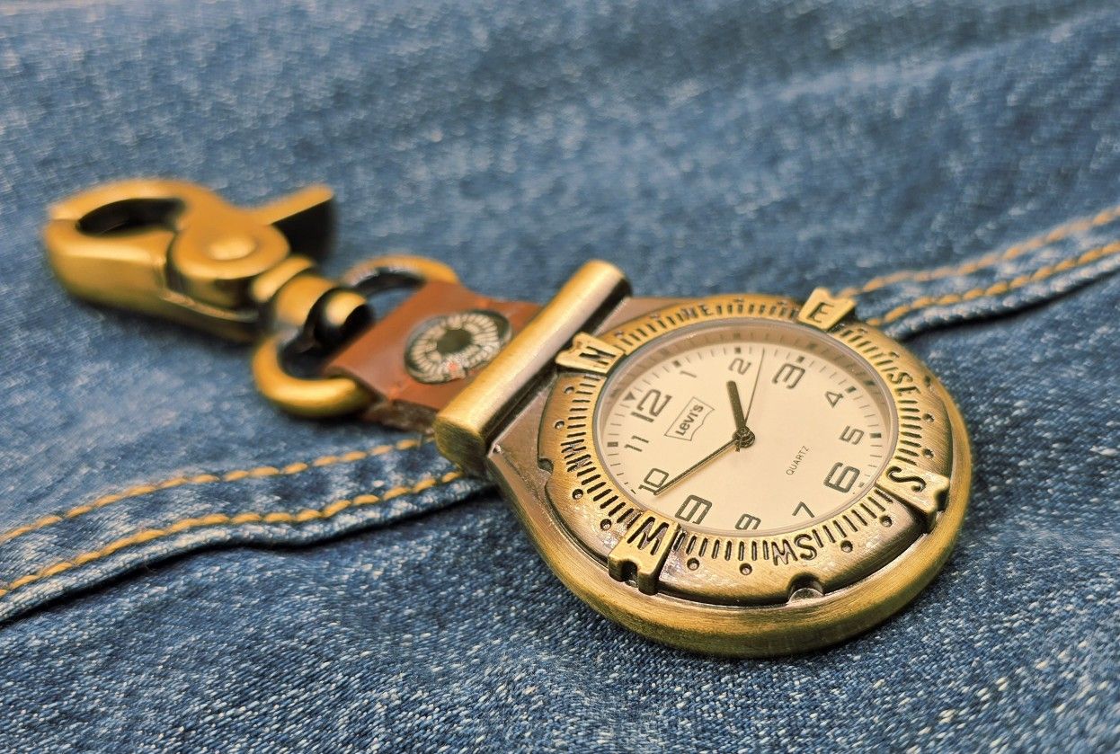 Vintage Levis Carabiner Pocket Watch Gold Tone Compass (C29)