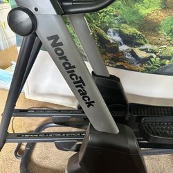 Nordic Track Elliptical . Freestride Trainer FS10i.