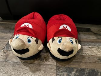 New Slippers Mario Bros Size M 7-8 