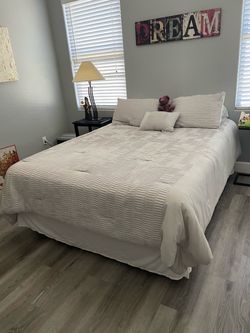 Serta Queen Mattress & Box Spring