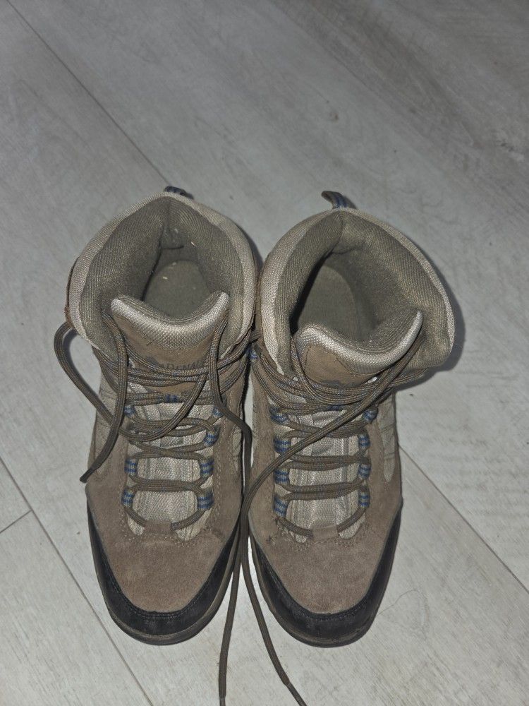 Durable hiking boots with rugged soles.
Bear Paw Boys Hiking Boots Size 8.5 Lace Up Trail Fishing Hunting Outdoor