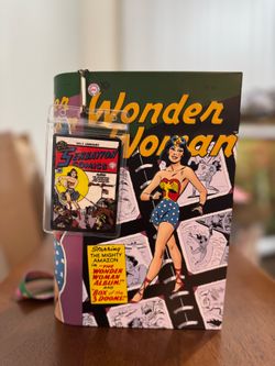 DC Comic Book AMC Popcorn Bucket with Lanyard - Wonder Woman