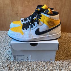 Air Jordan 1 MID Women ‘s Baseball Shoe