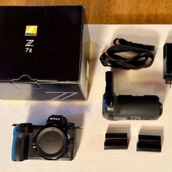Nikon Z 7II 45.7MP Mirrorless Camera - Black (NIKKOR Z 24-70mm f 4 S)