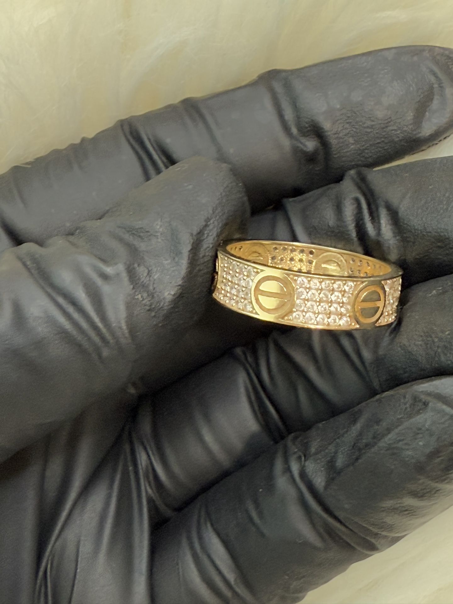 14kt Gold Ring With Zirconia ‼️PLEASE SEE PICTURES AND DESCRIPTION FOR SIZE REFERENCE ‼️