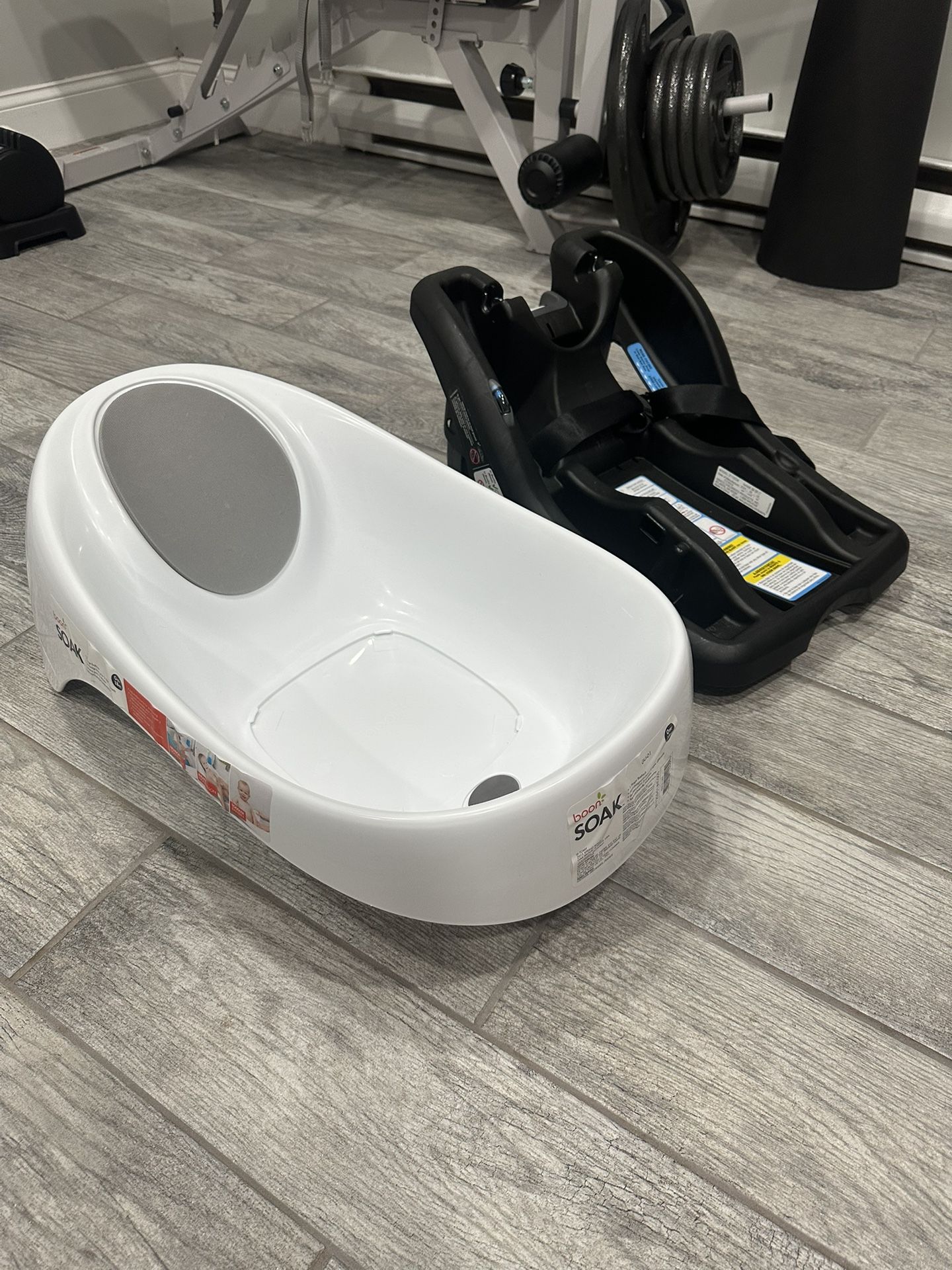FREE Graco Snugride Lite Infant Seat Base And Bathtub