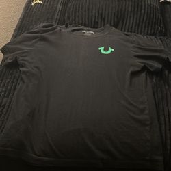 medium black and green true religion shirt
