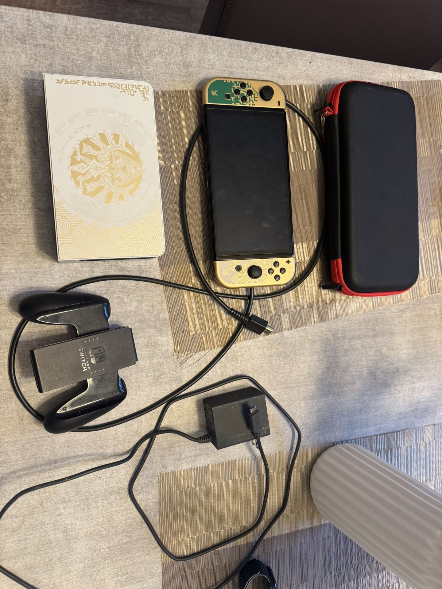Nintendo Switch OLED - Zelda Version + MicroSD 256Gb + Case