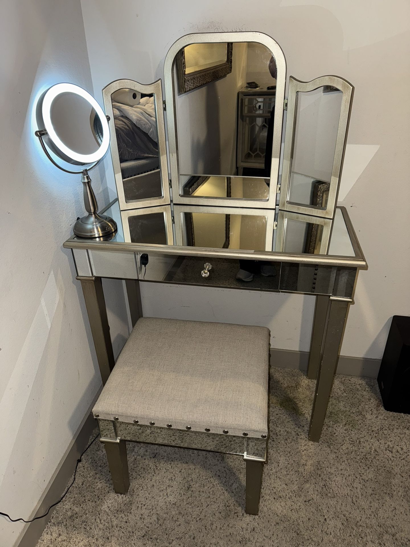 3 piece mirrored vanity set