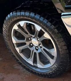 2025 Chevy High Country OEM 20s Wheels On 33s Tires.