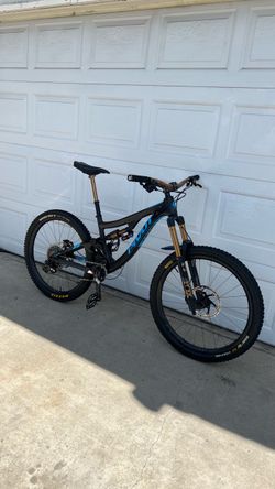 2018 Pivot Firebird Carbon Pro X01– Fox Factory 36 / factory float x2 /Carbon Wheels / Saint brakes