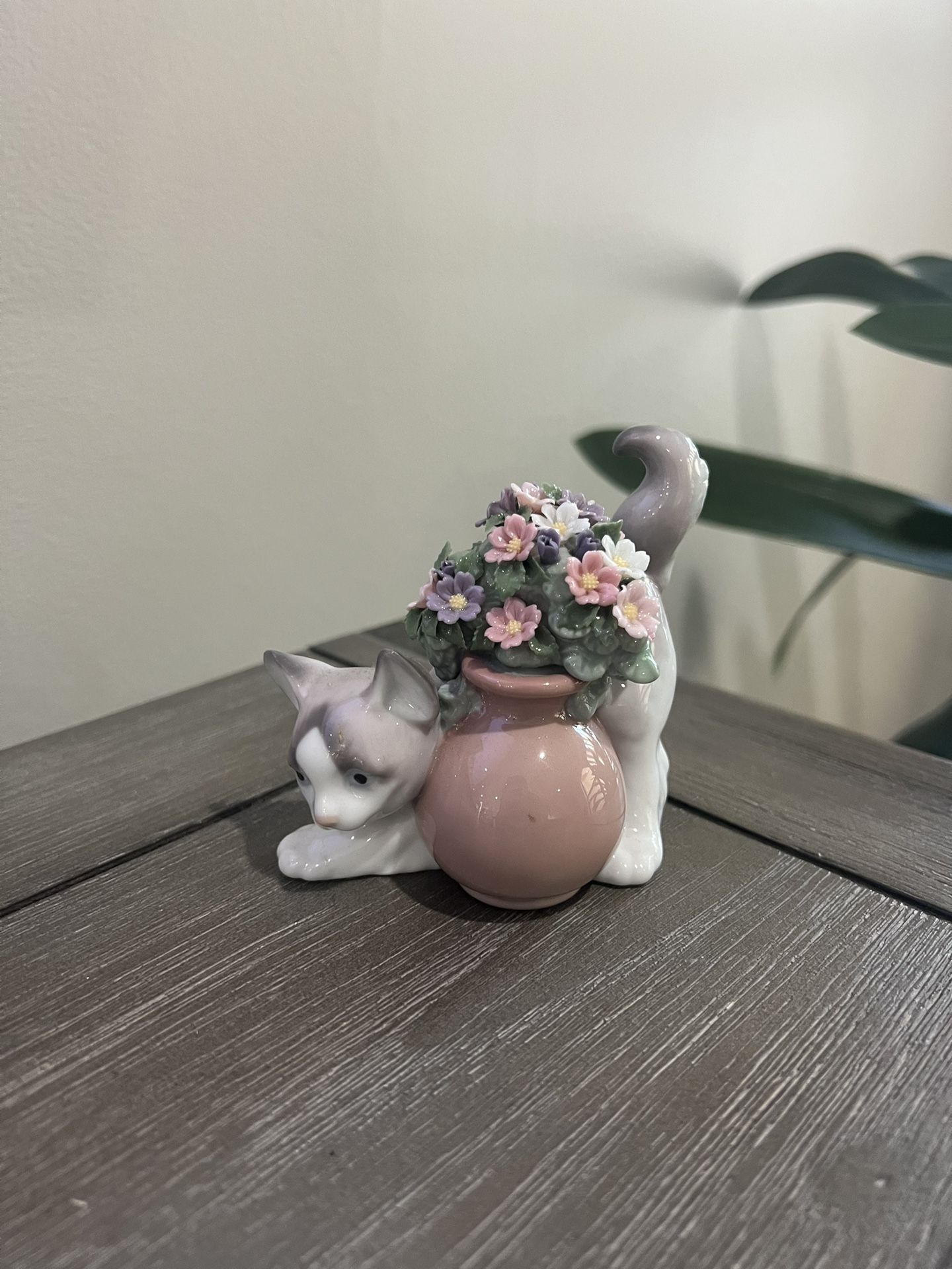 Lladro Limited Collection Figurine - Cat with flowers