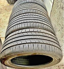 235/45/18 Hankoo Tires con 80% de vids las