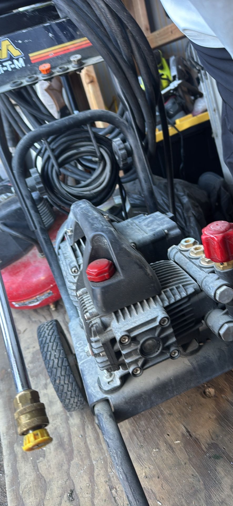 MI-T-M CM-1400-0MEC-M Pressure Washer 1400 PSI 1.5 HP 120 V 56JJ10