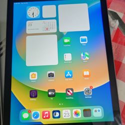 Apple iPad 5th Gen 128gb WiFi in very good condition. 