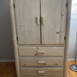 Set Armoire  and Dresser with Mirror / Armario y Tocador Con Espejo