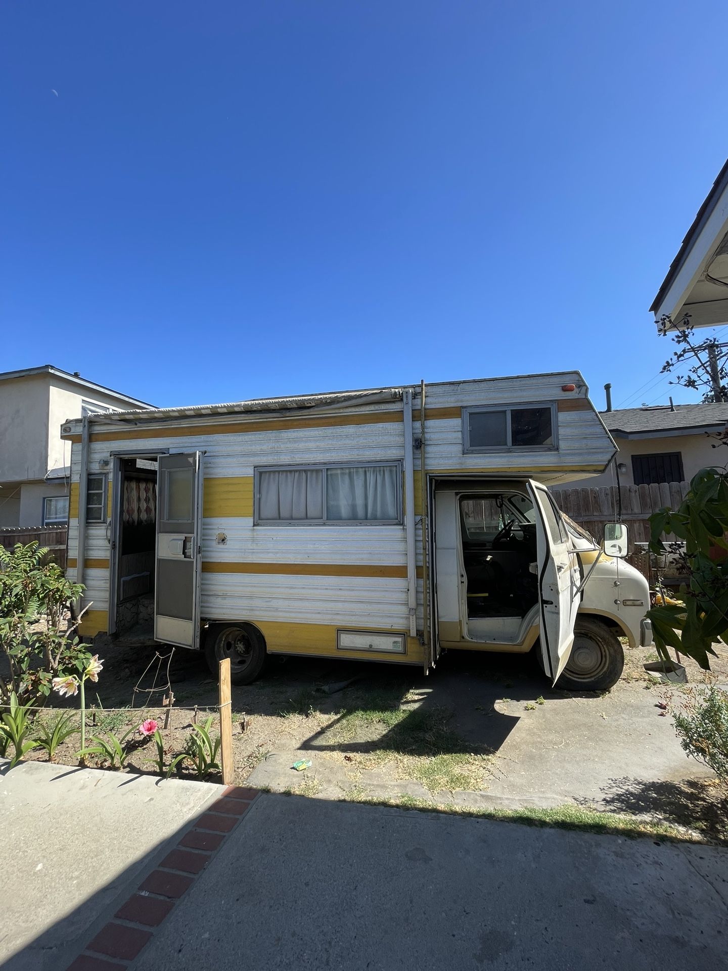 1975 Dodge Sportsman Rv  