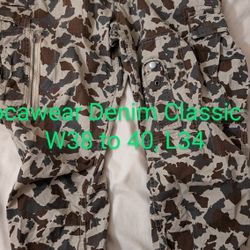 Mens Rocawear Denim Company Classic Fit Camouflage Cargo Pants Adjustable Waist 38 - 40, x 34 Long,  

1/2" Hole Lower Left Of Zipper, Ties O Bottom.
