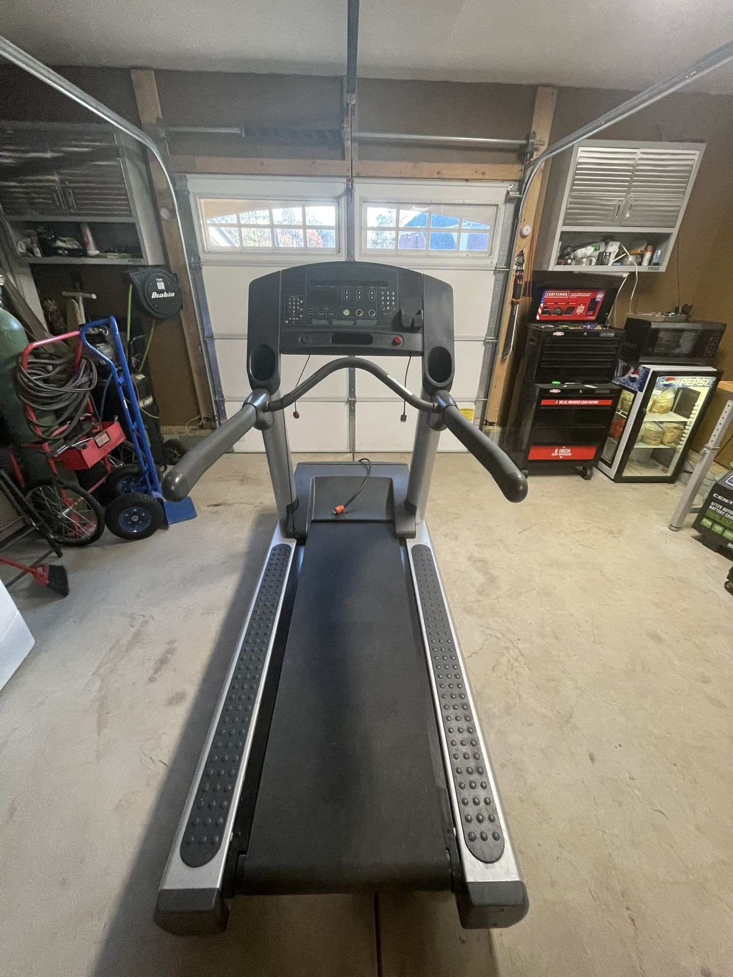 Life Fitness CLST Integrity Series Treadmill