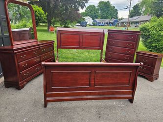 Queen Size Bedroom Set Good Condition Delivery Available Upon Request