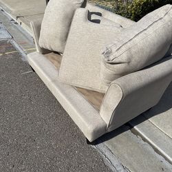 Free couches must pick up