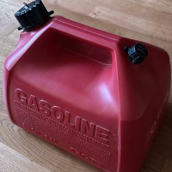 Rubbermaid Essence 2.5 Gallon Gas Can Pre-Ban Vented w/Flex Spout & Cap #1226