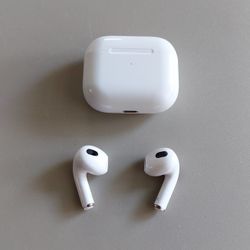 Wireless earbuds 