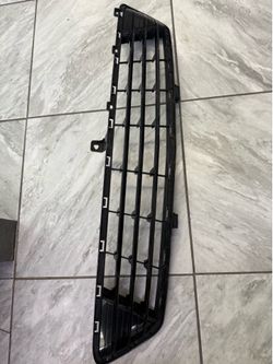 2020 to 2024 Cadillac xt5 lower center grille