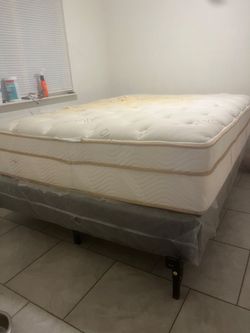Bed for sale Queen Size