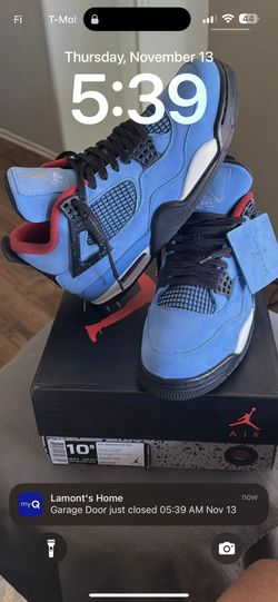 Jordan 4 Travis Scott