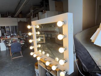 Mirror vanity
