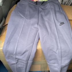 Womenās Nike Sweats