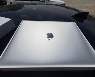 2020 MacBook Air M1 16 GB Like New