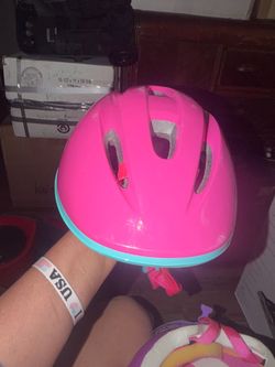 Preowned barely used this pink XS/S (18” -20.5”) bike helmet is in great condition located off lake mead and Simmons area asking $7
