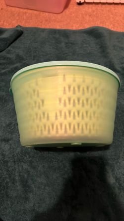 Tupperware salad spinner