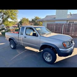 Nissan Frontier  2000 Automatic V6 4x4 