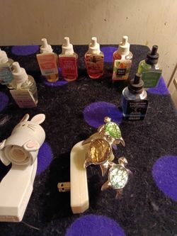 2 Bath And Body Works Wallflower Plug-ins and 8 Scents